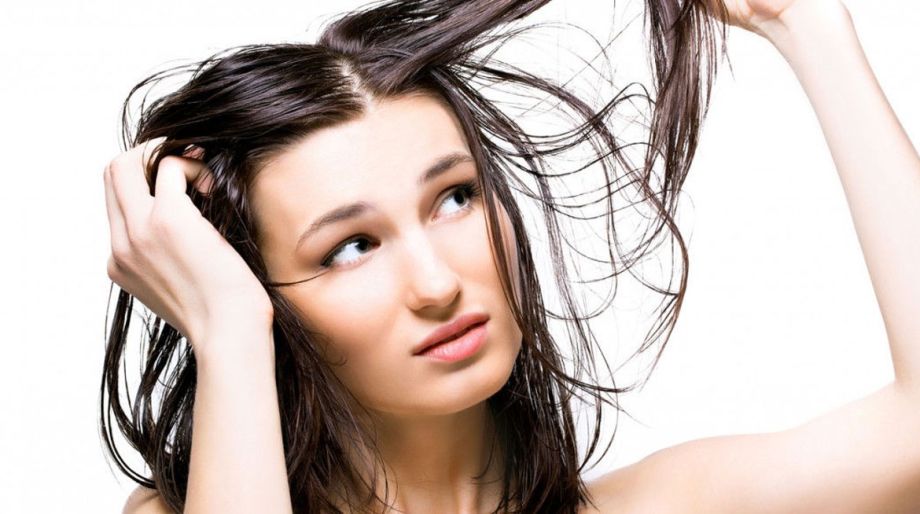 Capelli grassi che si sporcano facilmente? Ecco alcuni consigli Capelli grassi che si sporcano facilmente? Ecco alcuni consigli